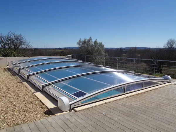 abri athenes bas 600x450