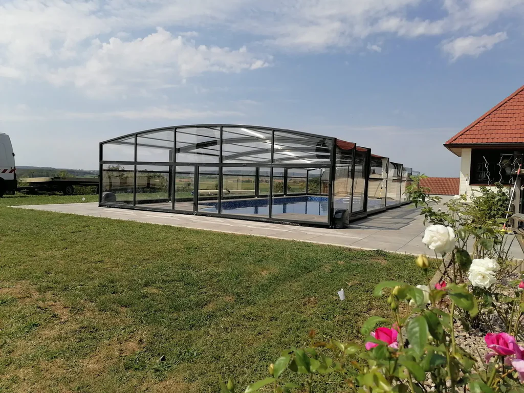 abri piscine haut herault scaled 1